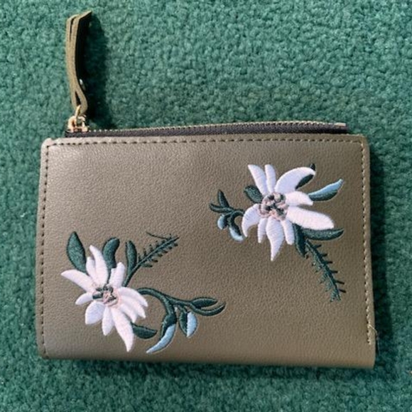 Embroidered Flower Wallet - Picture 1 of 12